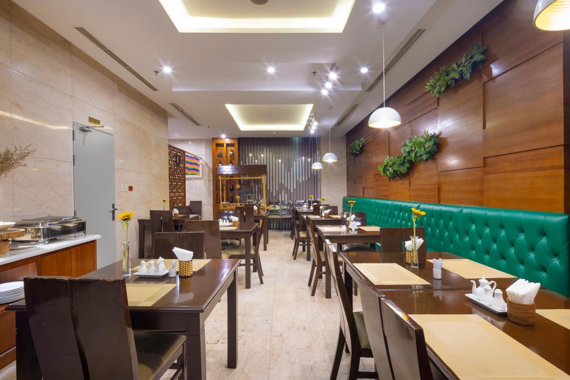 White Lotus Hotel Saigon Хошимин Экстерьер фото